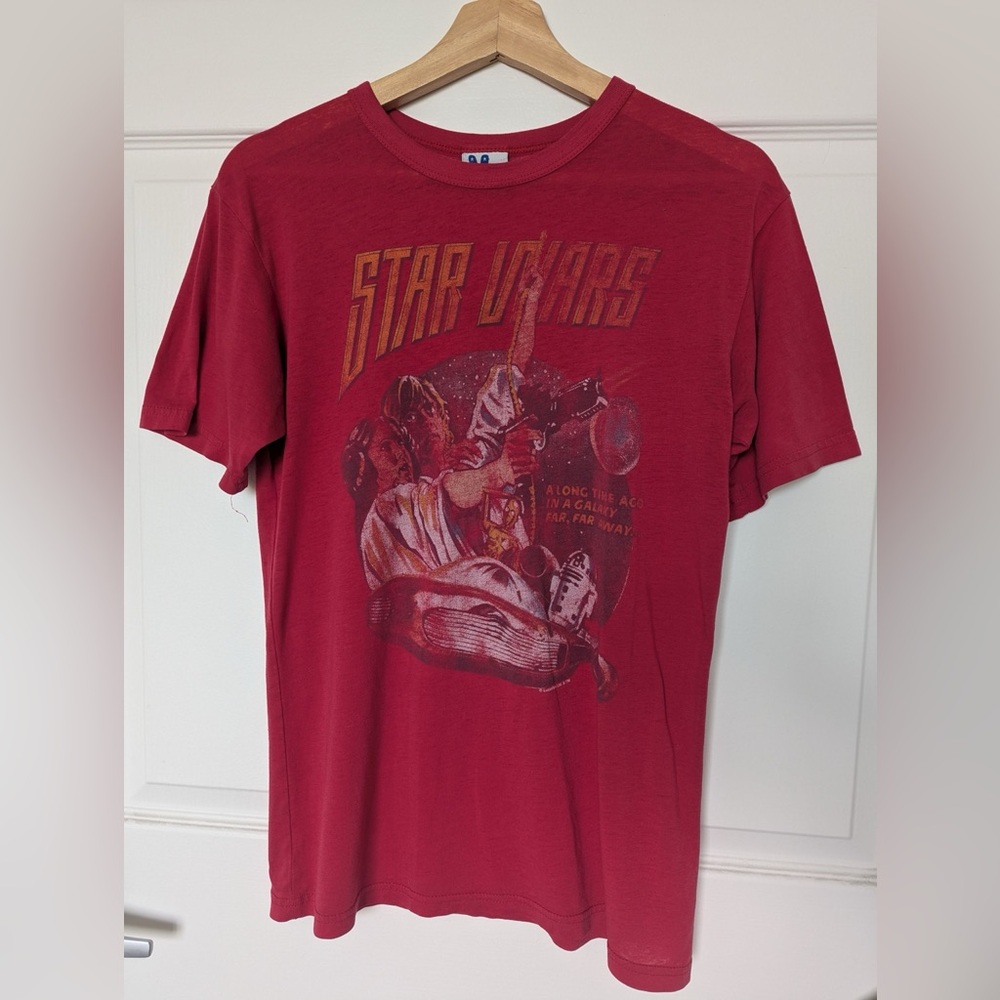Vintage-Style Star Wars Graphic T-Shirt - Retro Red Tee Size Small